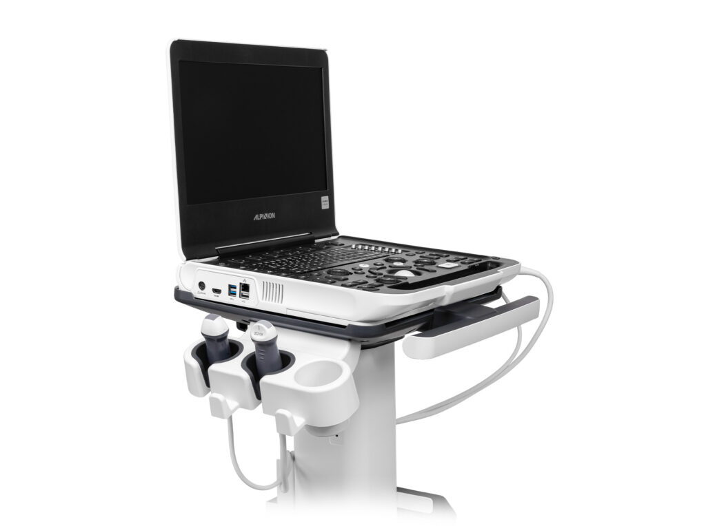 System USG Alpinion XCUBE i9 gotowywany do badania diagnostycznego zwierzęcia
